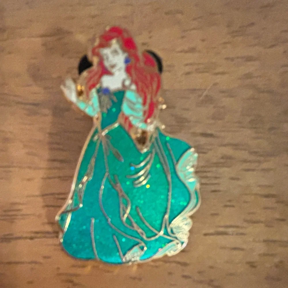 Disney 2012 The Little Mermaid Princess Ariel Glitter Dress Pin